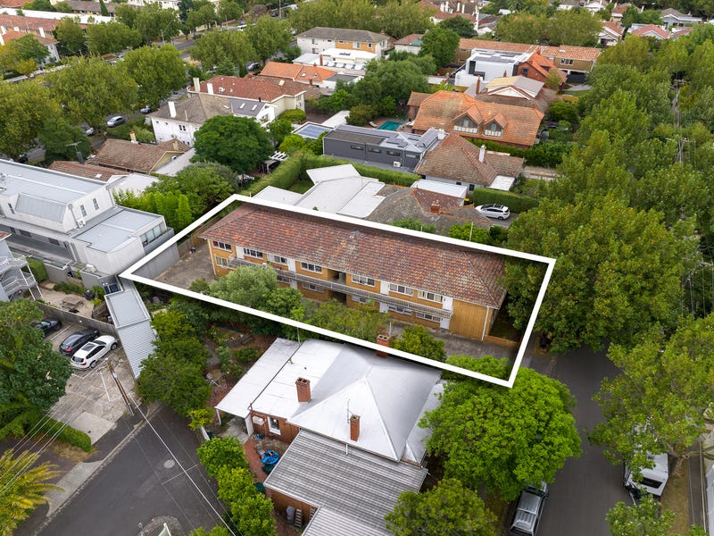 BLOCK OF 8 2-BEDROOM APARTMENTS TO BE SOLD AS ONE. RIPPONLEA