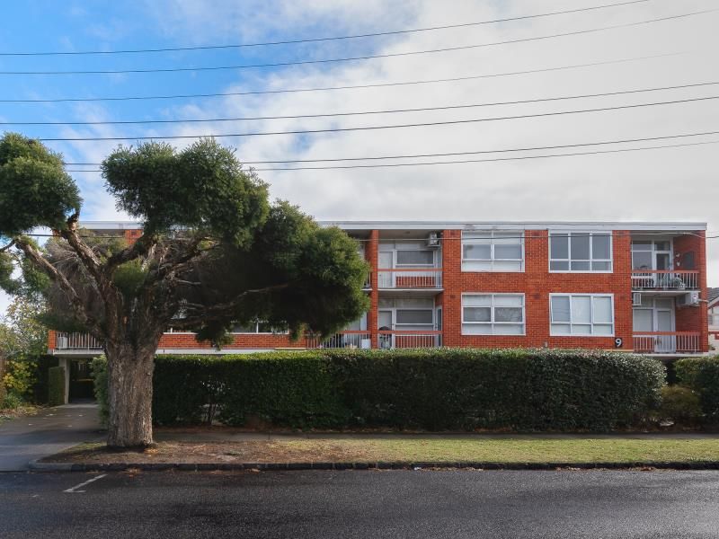 POSITION, SIZE & QUALITY! ST KILDA EAST