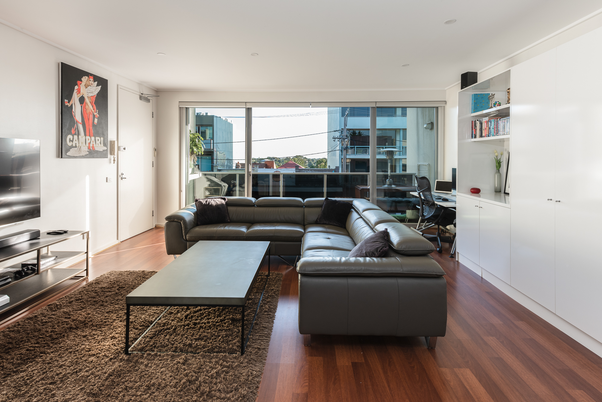 Your Elsternwick Base: Walk, Dine, Ride Elsternwick